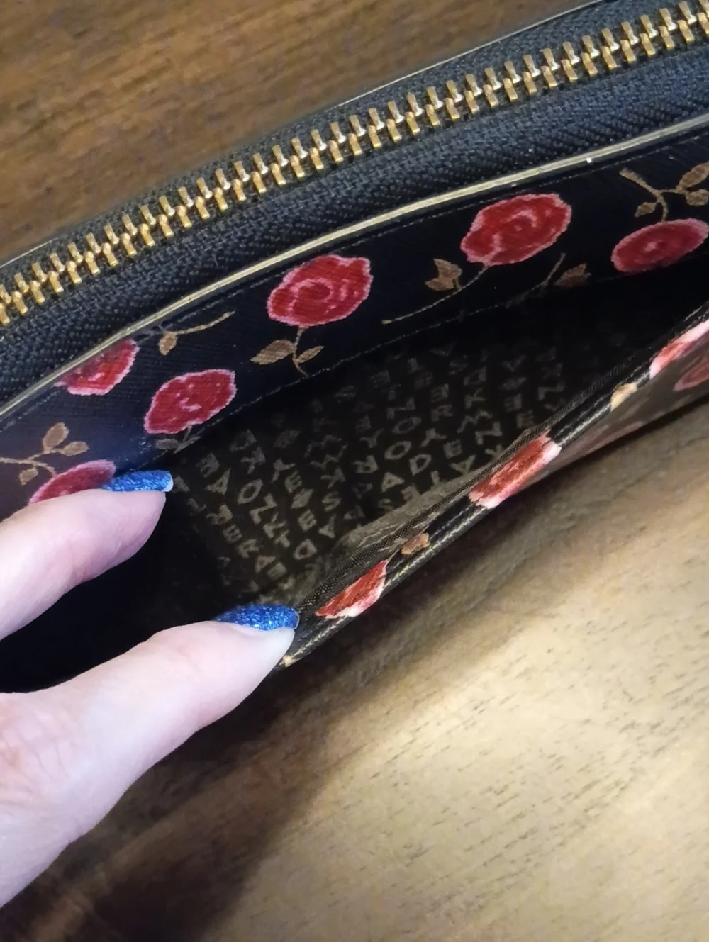 Kate spade roses wallet zip around